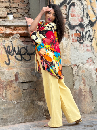 Bluza din vascoza cu colturi si imprimeu floral [3]