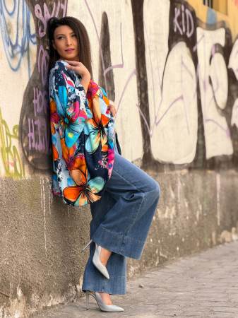 Bluza din vascoza cu colturi si imprimeu floral [4]