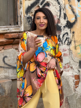 Bluza din vascoza cu colturi si imprimeu floral [5]