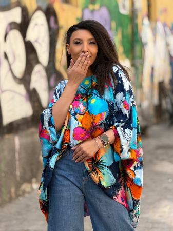 Bluza din vascoza cu colturi si imprimeu floral [7]