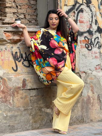 Bluza din vascoza cu colturi si imprimeu floral [4]