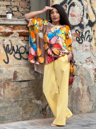 Bluza din vascoza cu colturi si imprimeu floral [2]