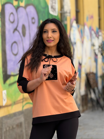 Bluze si camasi - Bluza din vascoza cu detaliu in piept si snur la gat