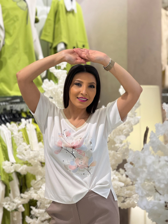 Bluză Din Vâscoză cu Floare Roz și Croială Lejeră [2]