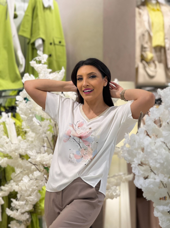 Bluză Din Vâscoză cu Floare Roz și Croială Lejeră