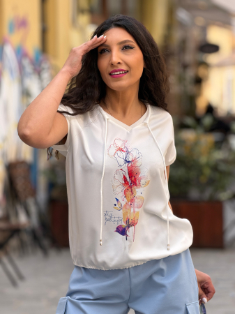 Imbracaminte de dama - Bluza din vascoza cu snur la gat si floricele multicolore