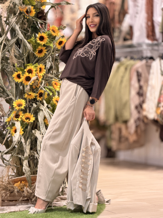 Bluza din vascoza maro cu broderie decorativa [4]