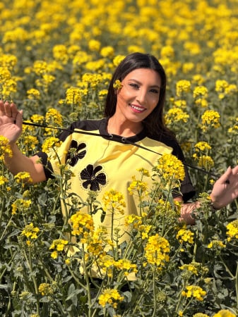 Imbracaminte de dama - Bluza galbena cu 2 flori negre