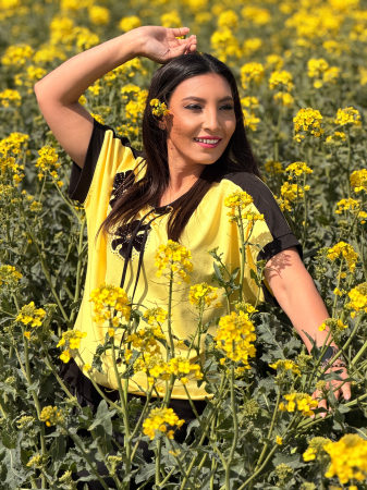 Bluza galbena cu 2 flori negre [5]