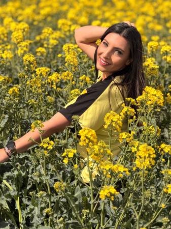 Bluza galbena cu 2 flori negre [3]