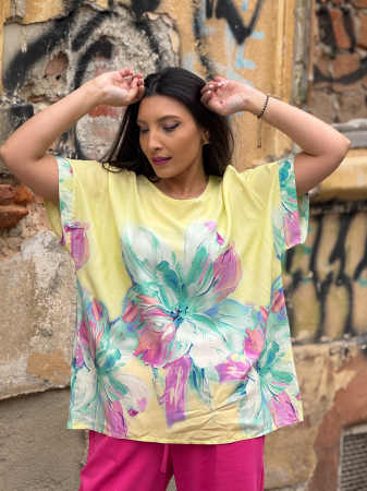 Bluza galbena cu imprimeu floare [3]