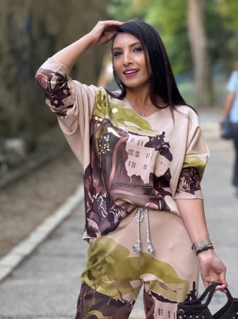 COLECTIA DE TOAMNA - Bluza lejera cu imprimeu artistic si accente aurii