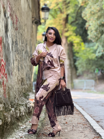 Bluza lejera cu imprimeu artistic si accente aurii [5]