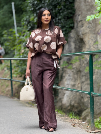Bluza maro cu buline [2]