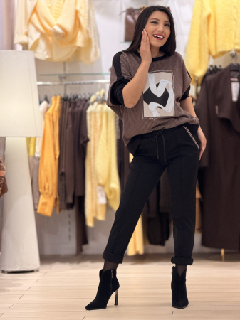 Bluza maro cu imprimeu abstract [1]