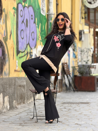 Bluza neagra cu floare portocalie din vascoza [3]