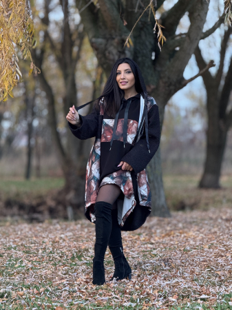 Bluza neagra cu gluga si imprimeu abstract [6]