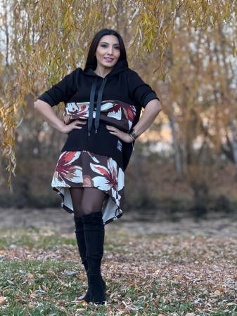 Promotii - Bluza neagra cu gluga si imprimeu floral