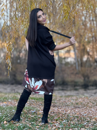 Bluza neagra cu gluga si imprimeu floral [2]