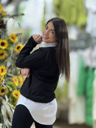 Bluza neagra cu imprimeu fata cu par roscat [3]