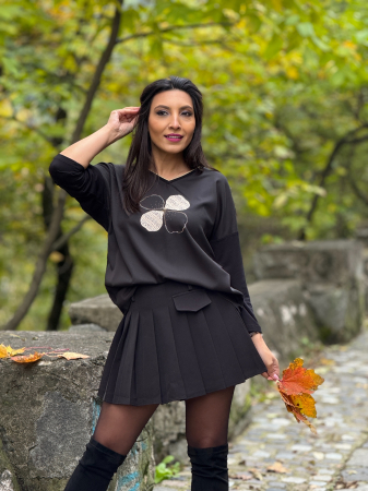 Imbracaminte de dama - Bluza neagra cu imprimeu floral auriu