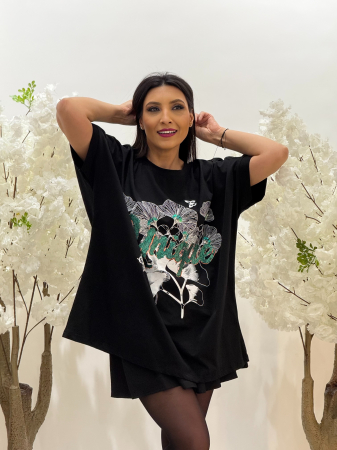 Bluza neagra cu imprimeu flori si scris [2]