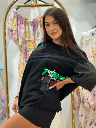 Imbracaminte de dama - Bluza neagra cu imprimeu scris