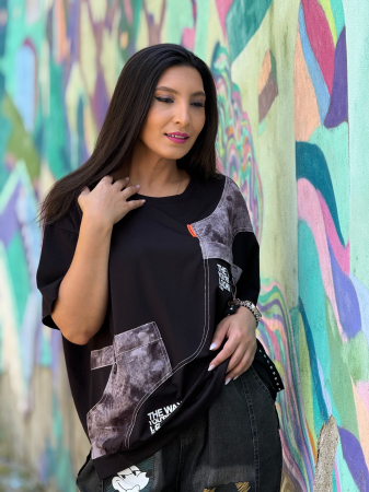 Bluze si camasi - Bluza neagra cu insertii contrastante si imprimeu text