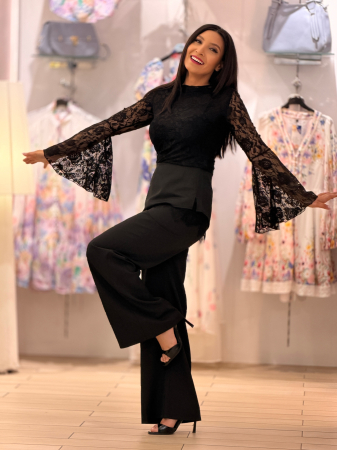 Bluza neagra cu maneci evazate [4]
