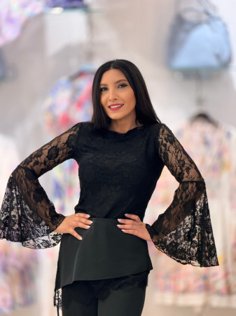 Noutati - Bluza neagra cu maneci evazate