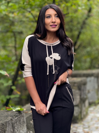 Bluza neagra cu trei flori [3]