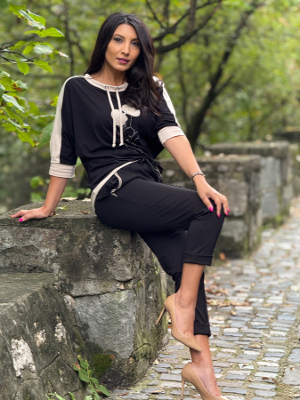 Bluza neagra cu trei flori [2]