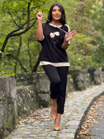 Bluza neagra cu trei flori [1]