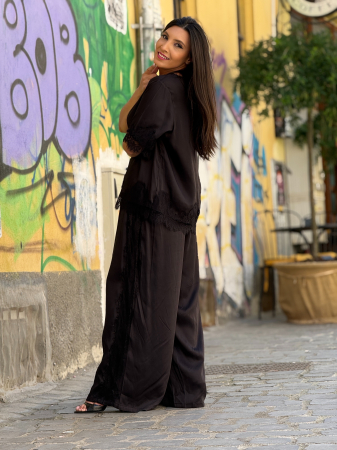 Bluza neagra satinata cu dantela aplicata [4]