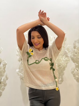 Bluza perforata cu floare brodata [2]