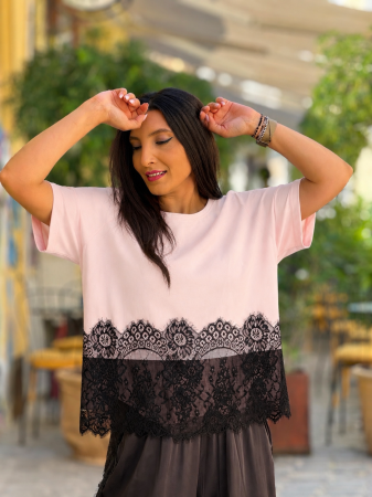 Noutati - Bluza roz cu dantela aplicata