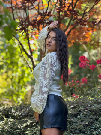 Bluza tricotata cu maneca din dantela [1]