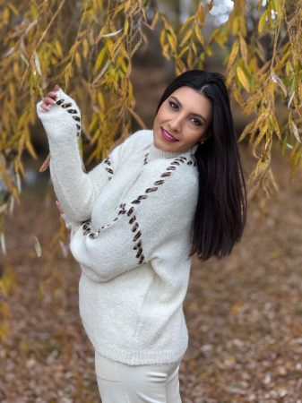 Bluza tricotata cu detalii decorative [2]