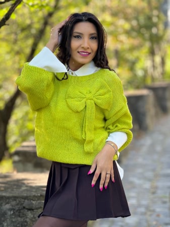 Noutati - Bluza tricotata cu funda aplicata