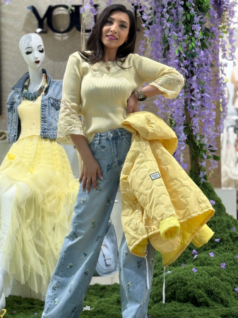 Noutati - Bluza tricotata cu maneci trei sferturi si detalii din dantela