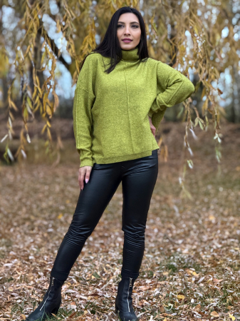 Bluza verde cu gat inalt [4]