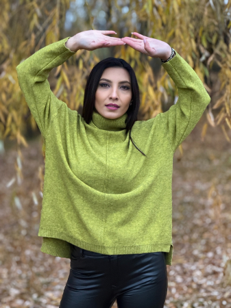 Bluza verde cu gat inalt [2]