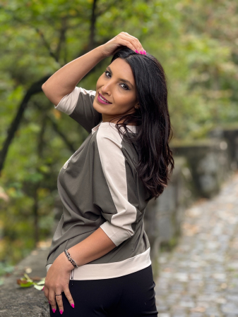 Bluza verde cu trei flori [4]