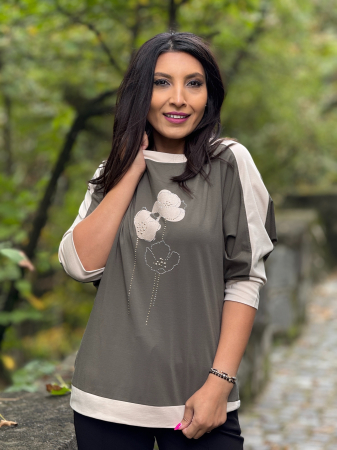 Bluza verde cu trei flori [1]