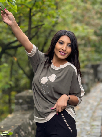 Bluza verde cu trei flori [3]
