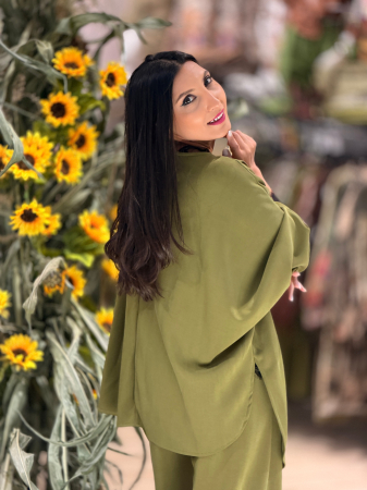 Bluza verde olive cu cordon in talie si maneci largi [2]