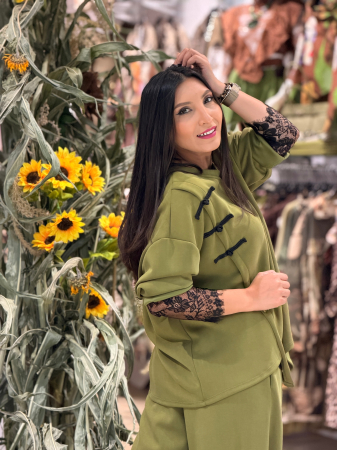 Bluza verde olive cu detalii decorative negre [2]