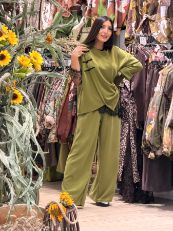 Bluza verde olive cu detalii decorative negre [3]