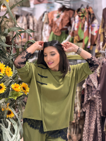 COLECTIA DE TOAMNA - Bluza verde olive cu detalii decorative negre