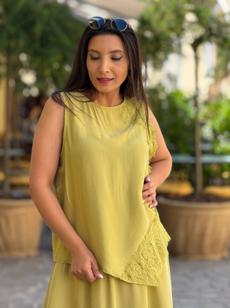Bluze si camasi - Bluza verde olive cu detalii din dantela
